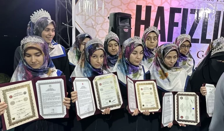 aa-20231003-32304227-32304226-adiyamanda-32-hafiz-icin-icazet-toreni-duzenlendi