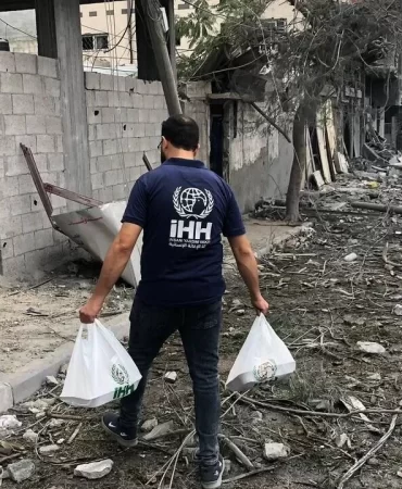 aa-20231017-32430588-32430587-ihh-israilin-saldirilarini-surdurdugu-gazzede-insani-yardima-devam-ediyor
