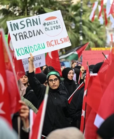 aa-20231025-32512895-32512889-gaziosmanpasada-filistin-icin-engel-yok-yuruyusu-duzenlendi