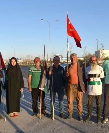 aa-20231109-32761846-32761842-istanbuldan-gazzeye-yuruyus-baslatan-grup-aksaraya-geldi