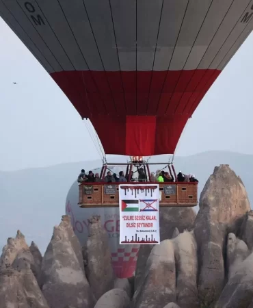 aa-20231110-32781018-32781014-kapadokyada-sicak-hava-balonu-israile-tepki-pankartiyla-uctu