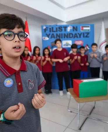 aa-20231111-32805466-32805465-ogrenciler-depremde-turkiyeye-yardim-eden-filistinli-cocuklari-unutmadi