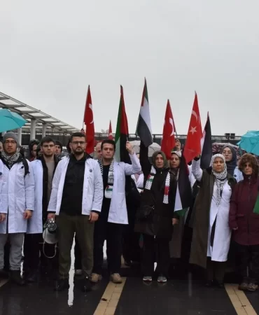aa-20231209-33142622-33142621-bursada-hekimlerden-gazze-icin-sessiz-yuruyus