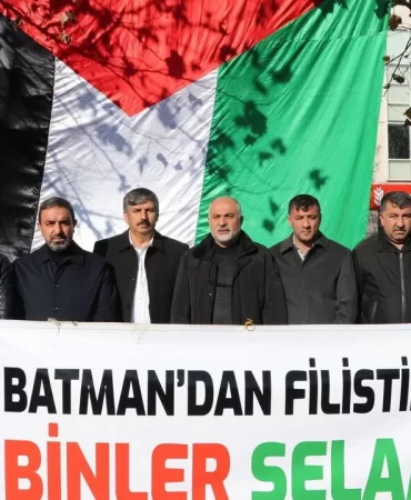 aa-20231218-33213684-33213681-batmanda-esnaflardan-israilin-gazzeye-saldirilarina-tepki