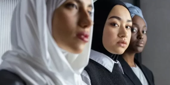 Çoğunluğu Müslüman Olan Ülkede Başörtüsü Yasaklandı!