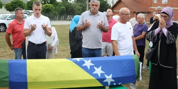 Bosna Hersek’teki Sırpların Öldürdüğü 4 Sivil Daha Toprağa Verildi