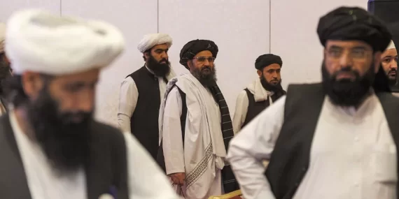 Afgan Heyeti, Doha’da Abd’li Yetkililerle Mahkum Takasını Görüştü