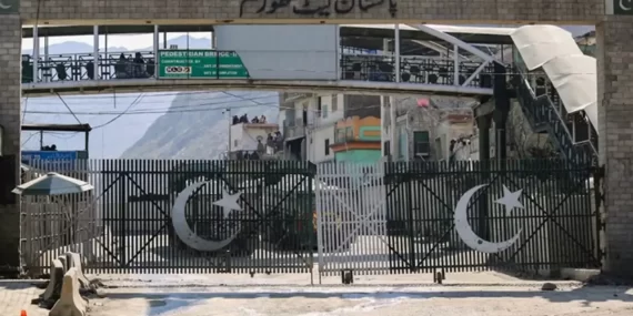 Afganistan-Pakistan Arasındaki Torkham Sınır Kapısı Yeniden Açıldı