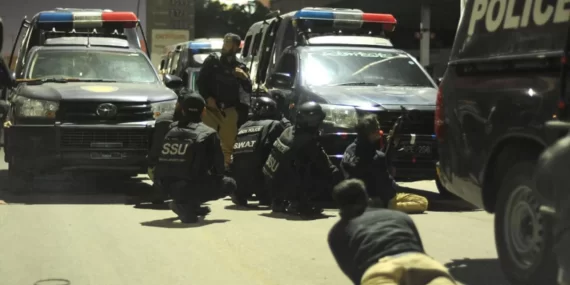 Pakistan’da Konvoya Yönelik Saldırı: 12 Polis Hayatını Kaybetti