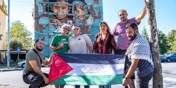 Karadağlı Sanatçı, Filistin Için Duvar Resmi Çiziyor