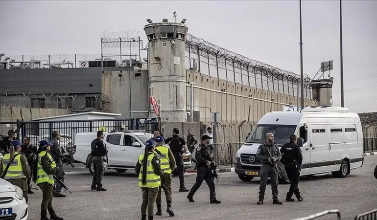 israil-hapishanelerinde-9-bin-300-filistinli-tutuluyor