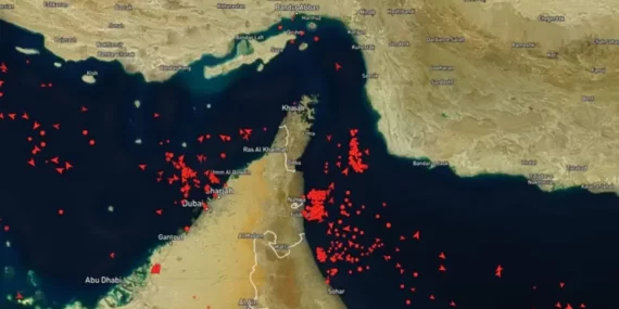 Hürmüz Boğazı’nda Trafik Durdu: İki Tanker Hedef Alındı