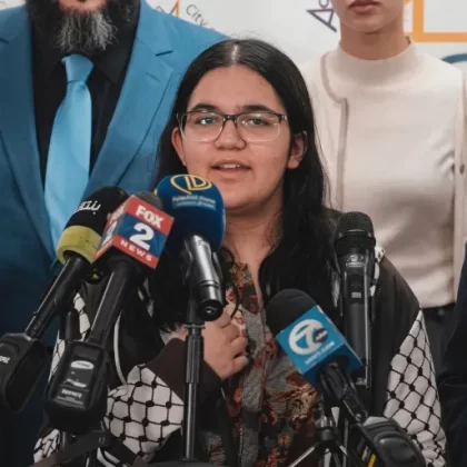 ABD marşında ayağa kalkmayan Filistinli öğrenci davayı kazandı