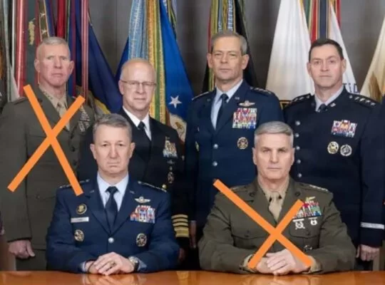 İran'dan Trump'a alaycı tepki: Rejim değişikliği ABD'de