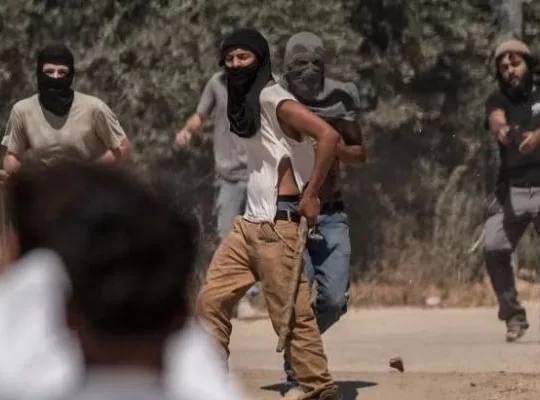 El Halil'de şiddet: İsrail baskınında yaralılar ve yıkım