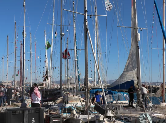 Son imdat çağrısı: İsrail'den yardım filosuna açık denizde baskın