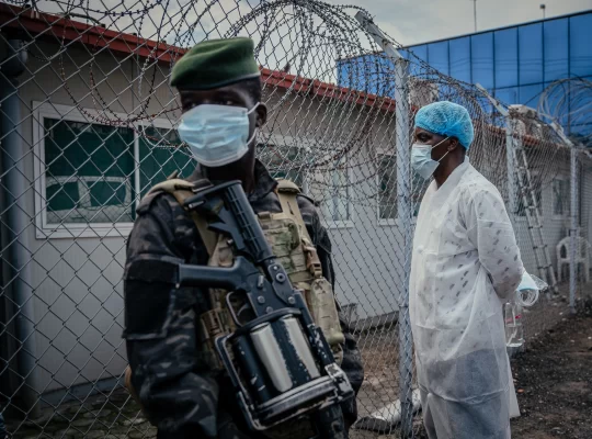 Ebola hızla yayılıyor: DSÖ deneysel aşıları değerlendiriyor