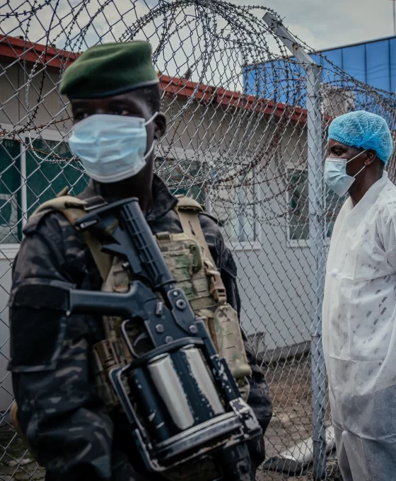 Ebola hızla yayılıyor: DSÖ deneysel aşıları değerlendiriyor