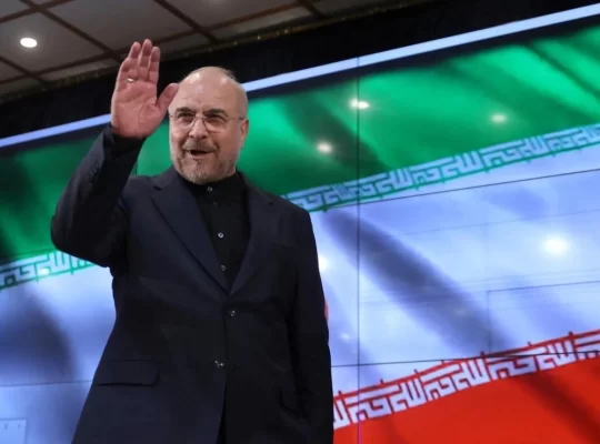 İran'da Kalibaf yeniden meclis başkanı seçildi