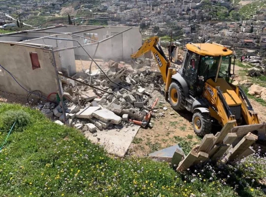 İsrail Kalkiliya'da yıkıma başladı: Filistinlilere ait iş yeri hedefte