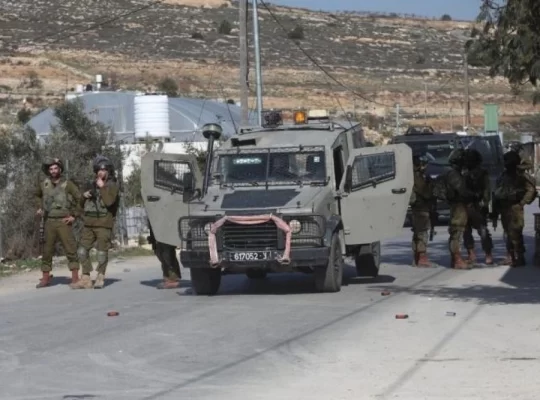 İsrail ordusu Nablus'ta ticari işletmeye baskın düzenledi