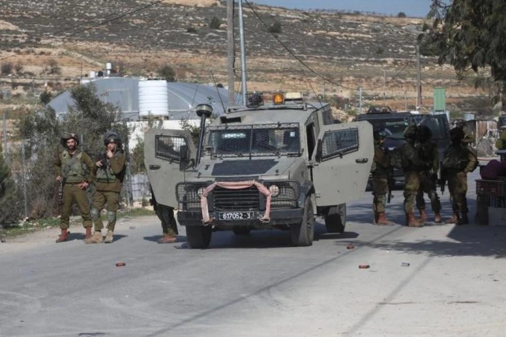 İsrail ordusu Nablus'ta ticari işletmeye baskın düzenledi