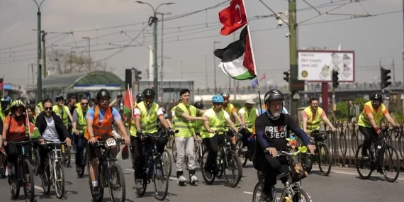 İstanbul’da “Özgürlük Filosu” için pedal çevirdiler