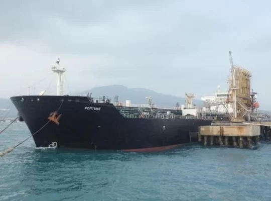 Katar açıklarında yük gemisine saldırı