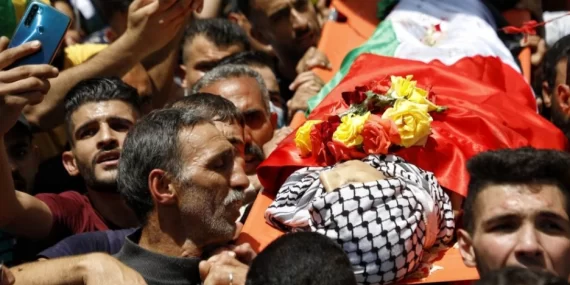 Nablus’ta acı veda: Çocuğunun doğduğu gün toprağa verildi