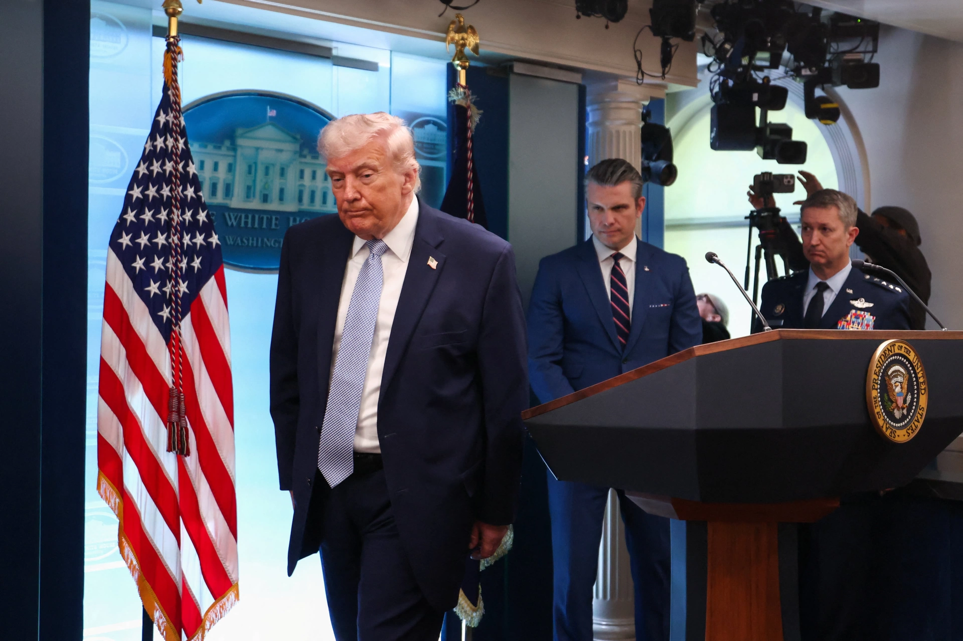 Trump ve İran kıskacında kritik eşik: Savaş mı barış mı?