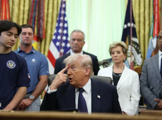 Trump'tan İran'a sert mesaj: Beyaz bayrağı çekin