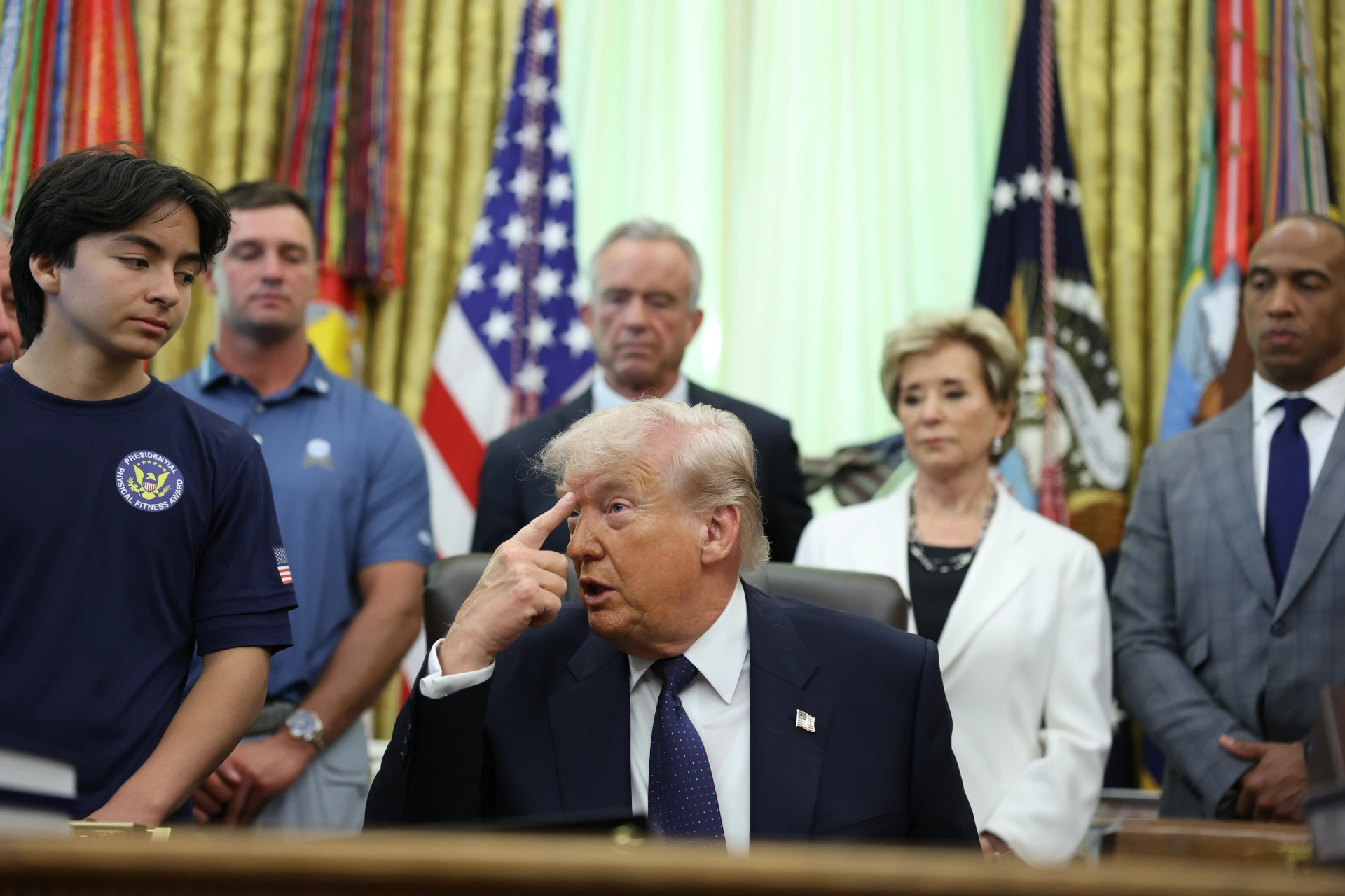 Trump'tan İran'a sert mesaj: Beyaz bayrağı çekin