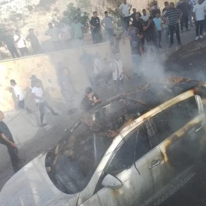 Yahudi yerleşimcilerden Batı Şeria'da saldırı: Araçlar yakıldı, traktör çalındı
