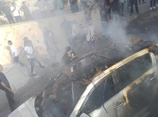 Yahudi yerleşimcilerden Batı Şeria'da saldırı: Araçlar yakıldı, traktör çalındı