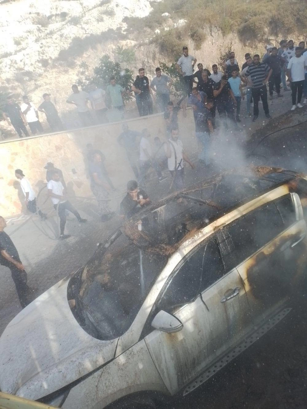Yahudi yerleşimcilerden Batı Şeria'da saldırı: Araçlar yakıldı, traktör çalındı