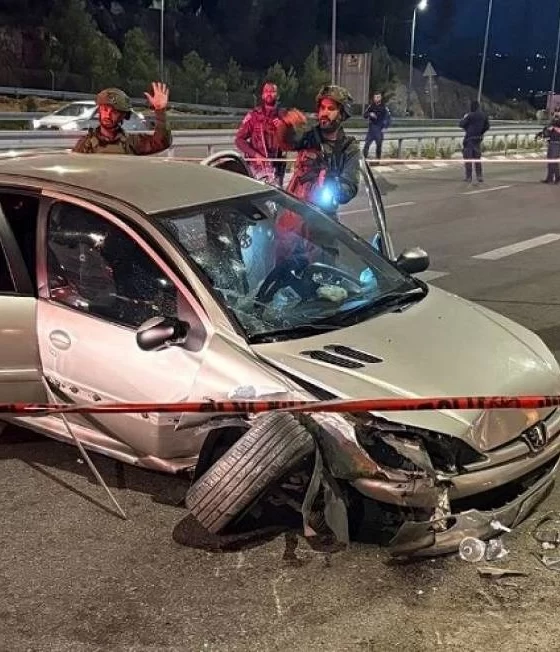 Guş Etsiyon kavşağında araçla çarpma eylemi: 4 yaralı, 1 ölü
