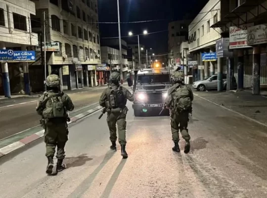 İsrail güçleri Kalkilya'nın doğusundaki köylere baskın yaptı