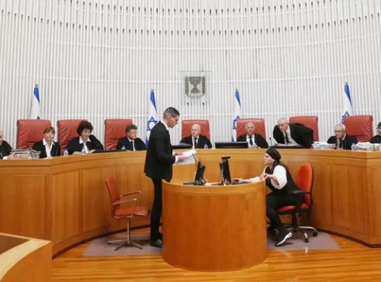 İsrail Mahkemesi'nden 3 Kudüslü Gence Hapis Kararı