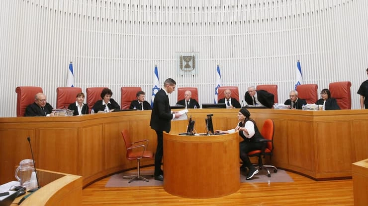 İsrail Mahkemesi'nden 3 Kudüslü Gence Hapis Kararı