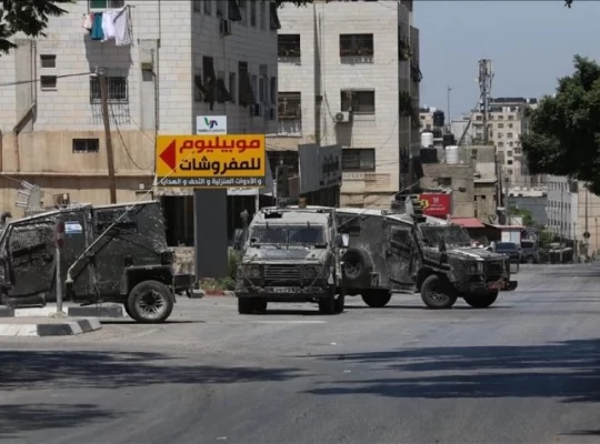 İsrail ordusu Ramallah'ın doğusundaki kasabalara baskın yaptı