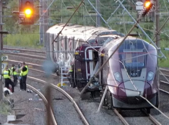 Londra'da tren faciası: 1 ölü, onlarca yaralı
