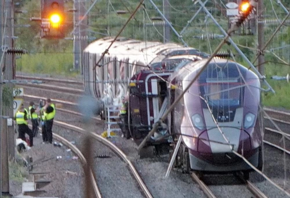 Londra'da tren faciası: 1 ölü, onlarca yaralı