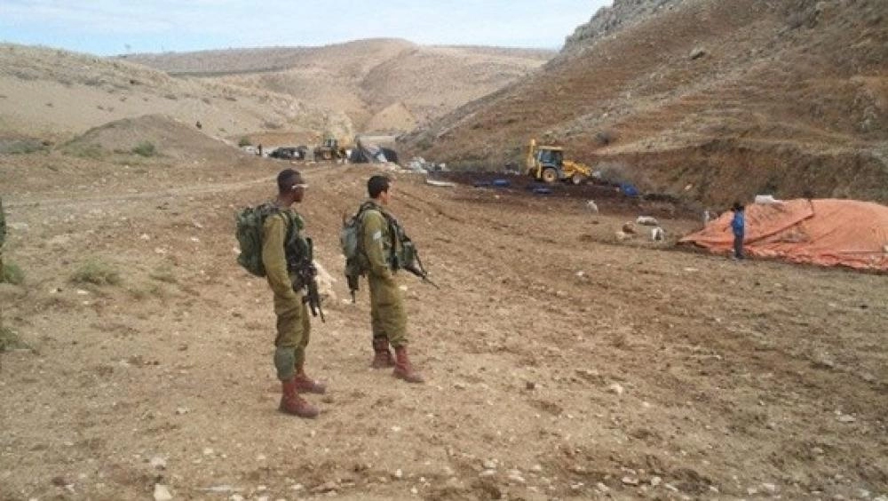 Nablus'ta hasada engel: çiftçiler silahla tarladan uzaklaştırıldı