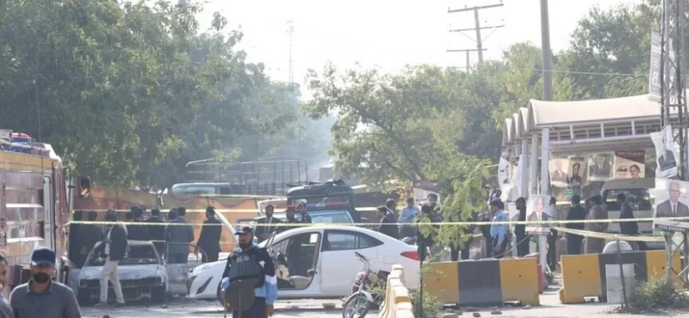 Pakistan'da çifte saldırı: 7 ölü