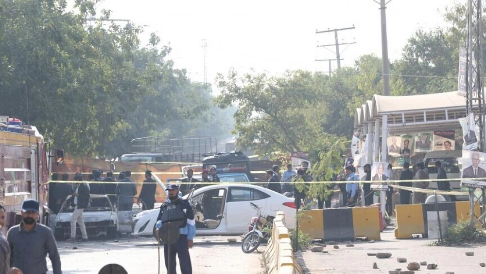 Pakistan'da çifte saldırı: 7 ölü