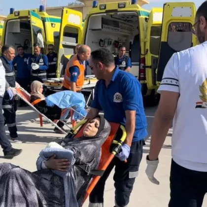 Refah Kapısı 8 Gün Sonra Açıldı: 73 Hasta Tahliye Edildi