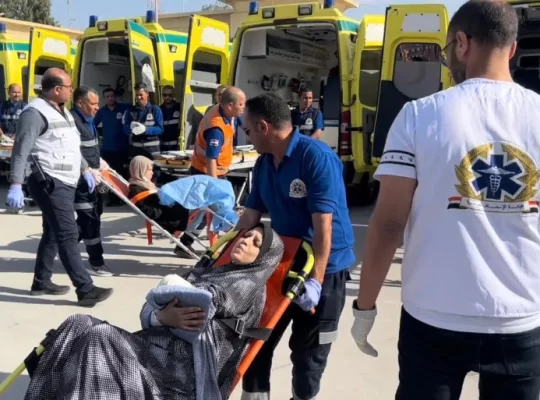 Refah Kapısı 8 Gün Sonra Açıldı: 73 Hasta Tahliye Edildi