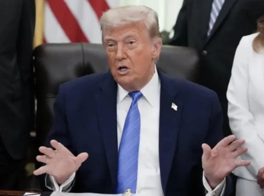 Trump’tan İran’a açık tehdit: Bugün yine çok güçlü vuracağız