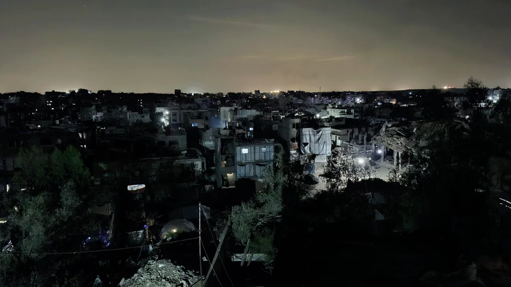 Gazze karanlığa gömüldü: Gece ışıkları azaldı