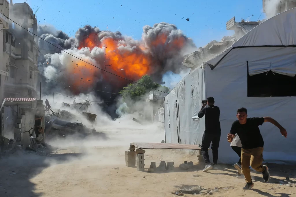 Gazze'de ateşkesin adı var, kendisi yok: Bombalar susmuyor